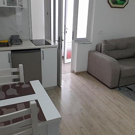 Klent Studio Apartment Pogradec Ngoại thất bức ảnh